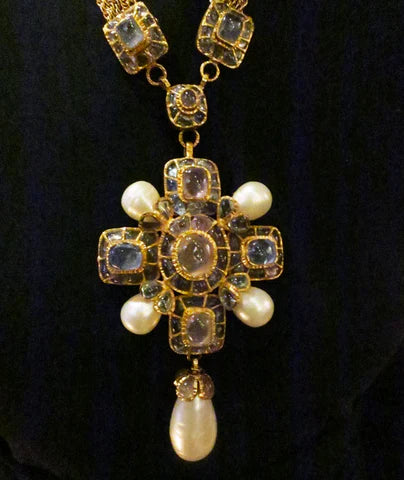 Ann Nitze's stunning Chanel necklace from MDVII is the talk of the 2015 Winter Antiques Show